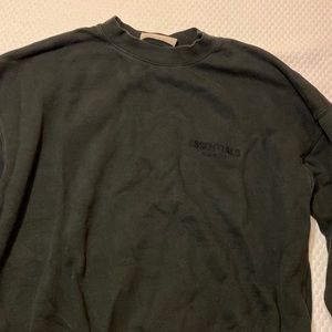 Essentials fear of god black crewneck
